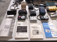 Lot 222 - fototoestellen en filmcamera’s. 15 stuks - afbeelding 7 van  7