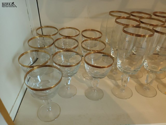 Lot 222 - glasservies. 37 stuks - afbeelding 2 van  5