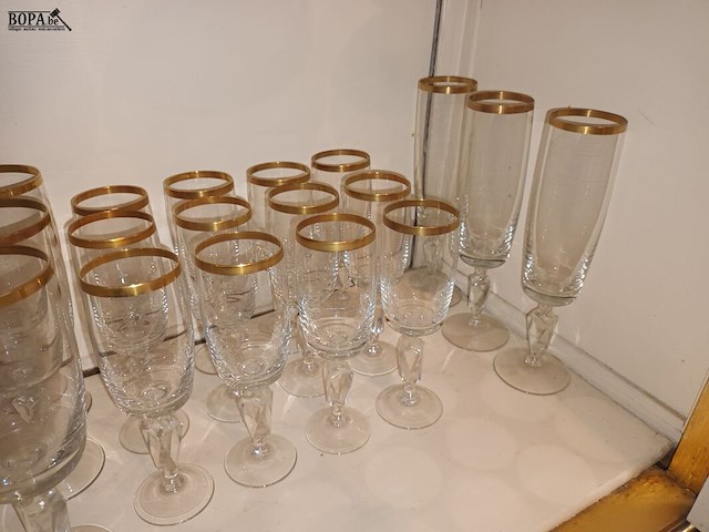 Lot 222 - glasservies. 37 stuks - afbeelding 4 van  5