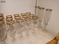 Lot 222 - glasservies. 37 stuks - afbeelding 4 van  5
