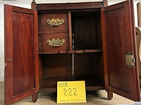 Lot 222 - houten juwelenkastje