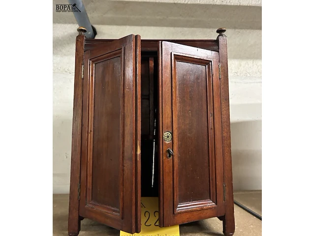 Lot 222 - houten juwelenkastje - afbeelding 2 van  2