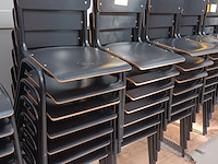 Lot 222 - retro look zwarte schoolstoelen. 21 stuks - afbeelding 1 van  3