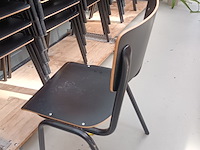 Lot 222 - retro look zwarte schoolstoelen. 21 stuks - afbeelding 3 van  3