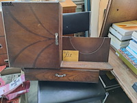 Lot 222 - vintage badkamerkastje b 60 h 44 - afbeelding 1 van  3