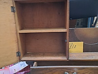 Lot 222 - vintage badkamerkastje b 60 h 44 - afbeelding 3 van  3