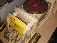 Lot 222 - wandklok. 2 stuks - afbeelding 2 van  5