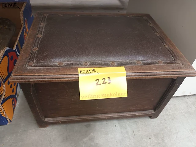 Lot 223 - antiek kistje - afbeelding 5 van  5