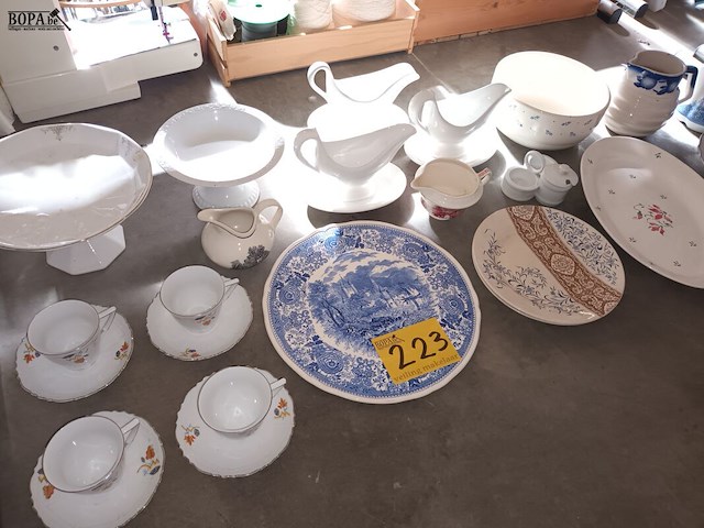 Lot 223 - antiek servies. 23 stuks - afbeelding 1 van  4