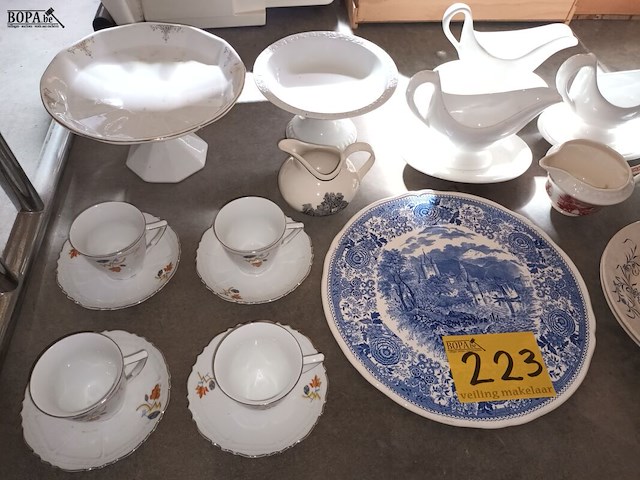 Lot 223 - antiek servies. 23 stuks - afbeelding 2 van  4