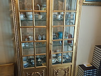 Lot 223 - antieke vergulde vitrine kast - afbeelding 1 van  5