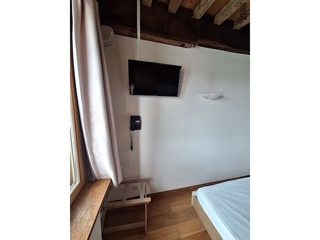 Lot 223 - inhoud hotelkamer - afbeelding 2 van  3