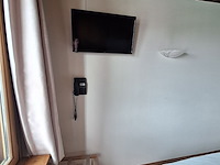 Lot 223 - inhoud hotelkamer - afbeelding 2 van  3