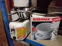 Lot 223 - lot keukentoestellen: weegschaal, broodrooster, passevit - afbeelding 1 van  1