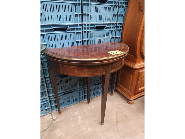 Lot 223 - opklapbare kaarttafel - afbeelding 1 van  1