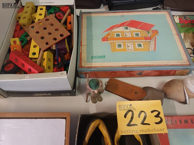 Lot 223 - oud speelgoed. 17 stuks - afbeelding 5 van  7