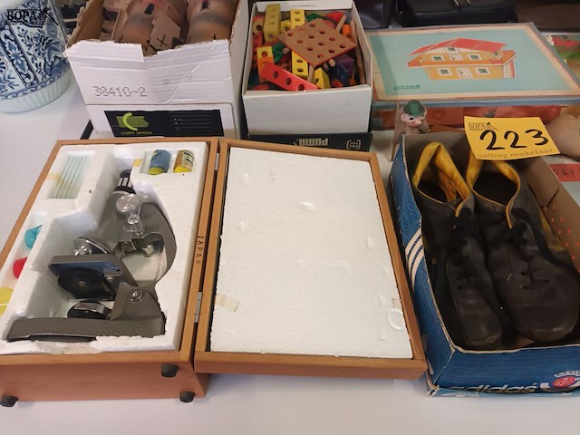 Lot 223 - oud speelgoed. 17 stuks - afbeelding 6 van  7