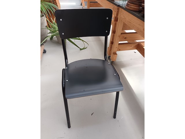 Lot 223 - retro look zwarte schoolstoelen. 21 stuks - afbeelding 2 van  3