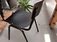 Lot 223 - retro look zwarte schoolstoelen. 21 stuks - afbeelding 3 van  3