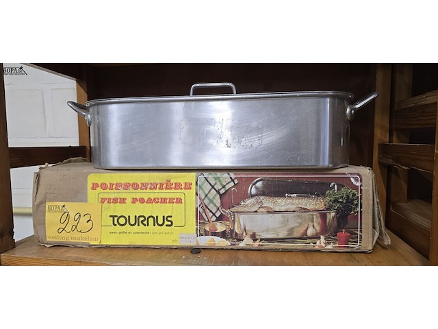 Lot 223 - vis kookpot met vergiet en deksel - afbeelding 1 van  4