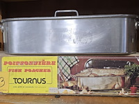 Lot 223 - vis kookpot met vergiet en deksel - afbeelding 1 van  4