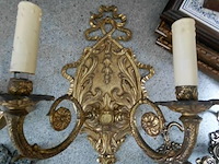 Lot 224 - antieken koperen accesoires: zwarte luikvastzetter, kapstokh - afbeelding 4 van  5