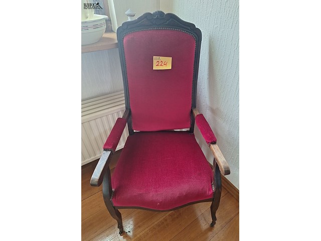 Lot 224 - armstoel - afbeelding 1 van  2