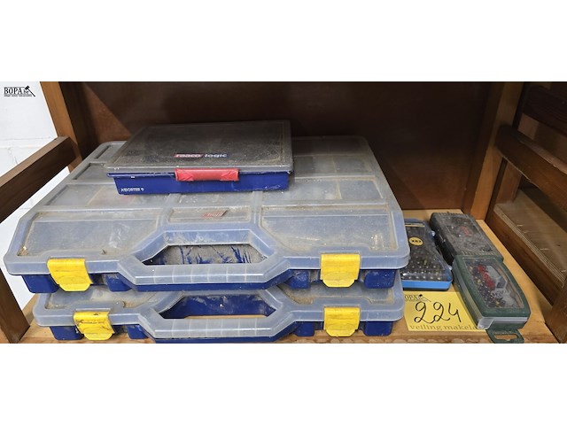 Lot 224 - doosjes bitsen en dozen vijzen, pluggen... - afbeelding 1 van  5