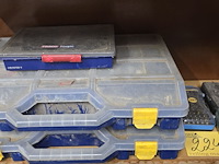 Lot 224 - doosjes bitsen en dozen vijzen, pluggen... - afbeelding 1 van  5