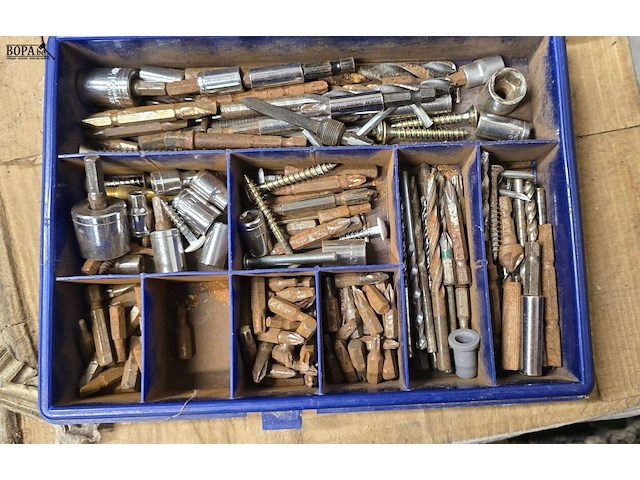 Lot 224 - doosjes bitsen en dozen vijzen, pluggen... - afbeelding 3 van  5