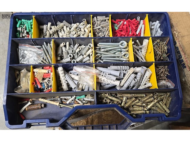 Lot 224 - doosjes bitsen en dozen vijzen, pluggen... - afbeelding 4 van  5