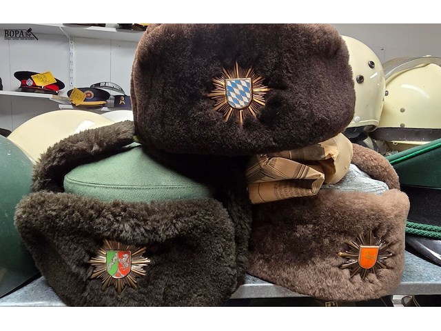 Lot 224 - duitsland 3 wintermutsen - afbeelding 1 van  4