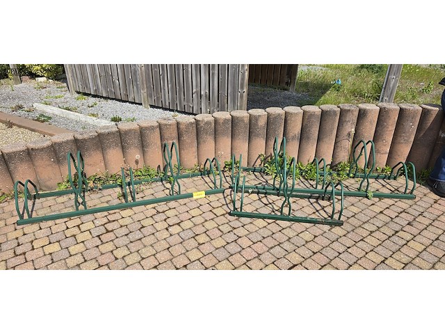 Lot 224 - fietsrekken. 3 stuks - afbeelding 1 van  4