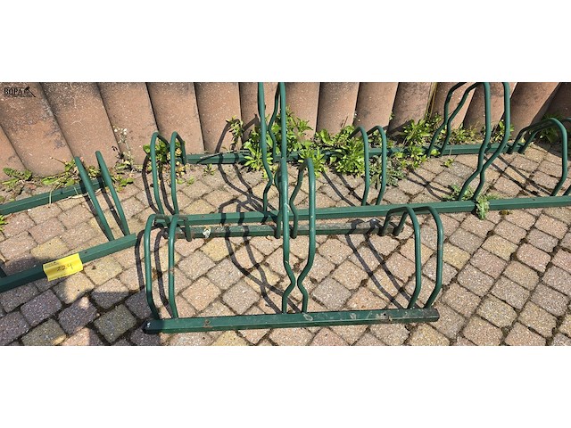 Lot 224 - fietsrekken. 3 stuks - afbeelding 3 van  4