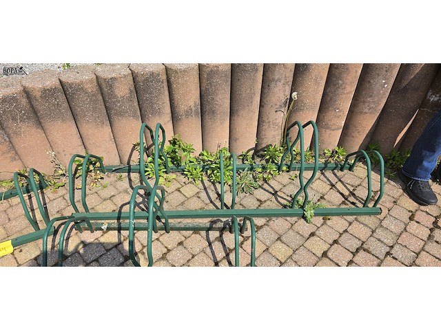 Lot 224 - fietsrekken. 3 stuks - afbeelding 4 van  4