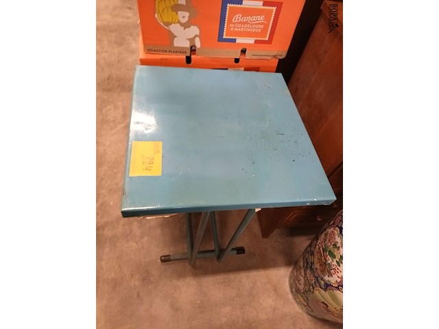 Lot 224 - metalen blauwe tafel - afbeelding 3 van  3