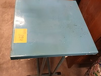 Lot 224 - metalen blauwe tafel - afbeelding 3 van  3
