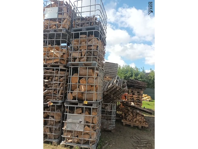 Lot 224 - metalen kooi met brandhout. 4 stuks - afbeelding 1 van  6