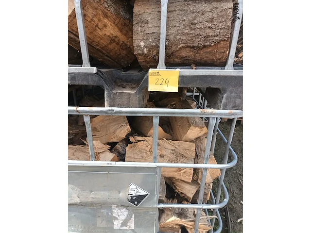 Lot 224 - metalen kooi met brandhout. 4 stuks - afbeelding 6 van  6