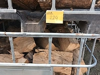 Lot 224 - metalen kooi met brandhout. 4 stuks - afbeelding 6 van  6