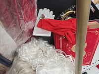 Lot 224 - sinterklaaskostuum met toebehoren - afbeelding 7 van  15