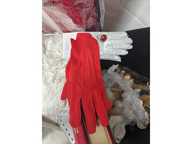 Lot 224 - sinterklaaskostuum met toebehoren - afbeelding 8 van  15