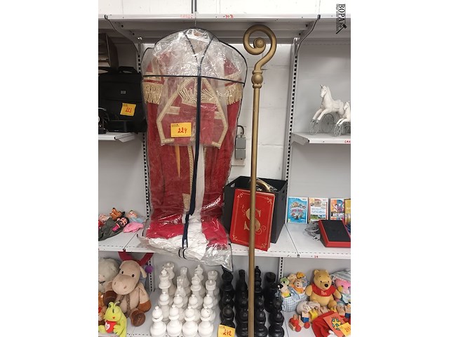 Lot 224 - sinterklaaskostuum met toebehoren - afbeelding 1 van  5