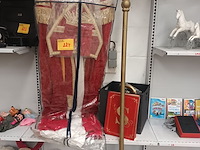 Lot 224 - sinterklaaskostuum met toebehoren - afbeelding 1 van  5