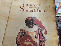 Lot 224 - sinterklaaskostuum met toebehoren - afbeelding 12 van  15