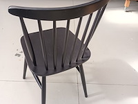 Lot 224 - zwarte houten spijlenstoel. 10 stuks - afbeelding 3 van  3