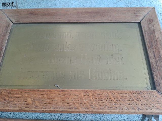 Lot 225 - antieken religieuze spreuken met messing plaat en houten kad - afbeelding 2 van  4