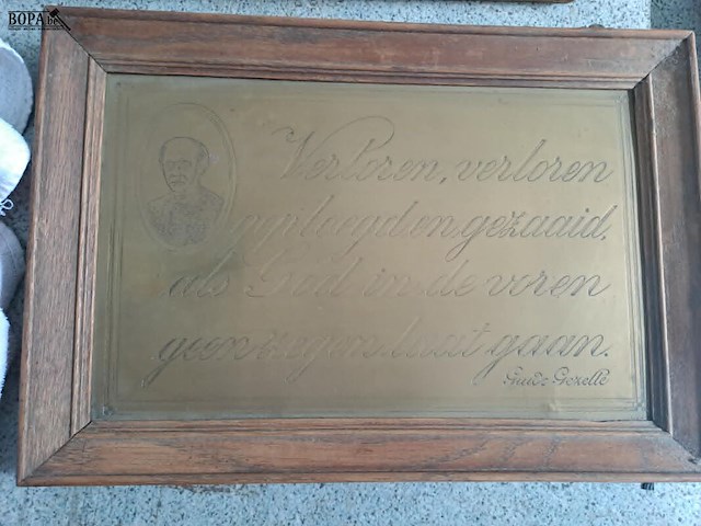 Lot 225 - antieken religieuze spreuken met messing plaat en houten kad - afbeelding 3 van  4