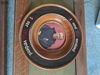 Lot 225 - antieken religieuze spreuken met messing plaat en houten kad - afbeelding 4 van  4