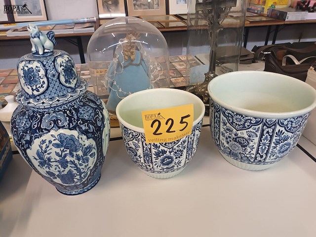 Lot 225 - blauwe delft. 3 stuks - afbeelding 1 van  5